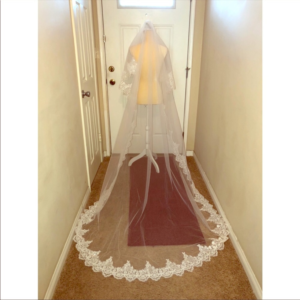 Wedding veil— chapel length
